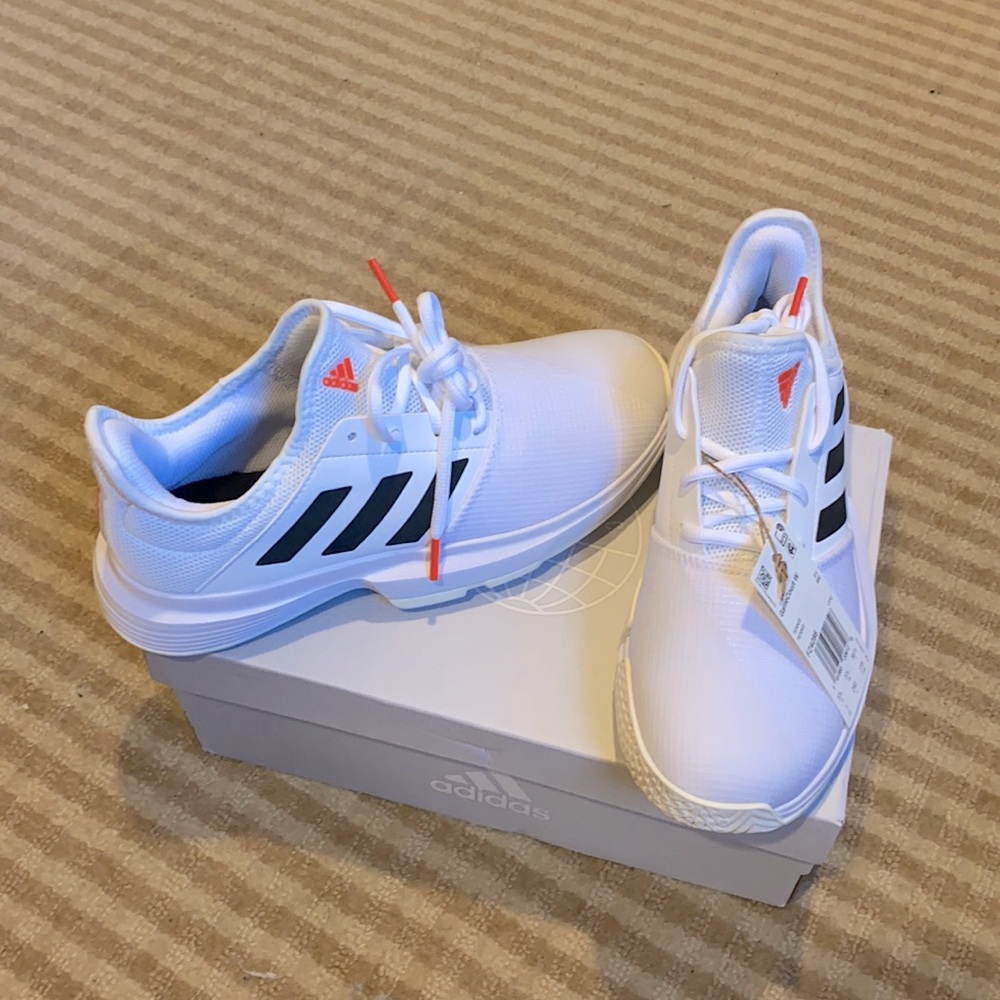 BRAND NEW WITH TAGS: Adidas Women’s White Tennis Sneakers in size 7